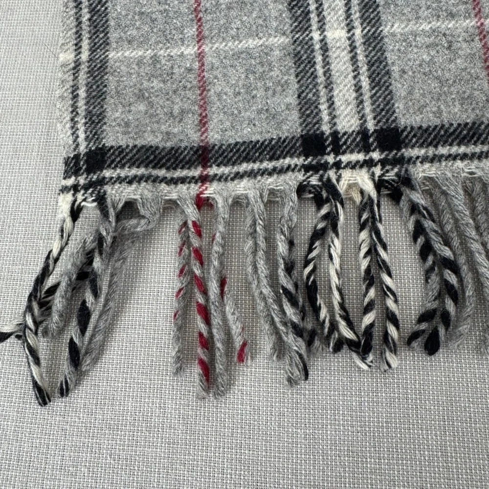 Amicale Cashmere Scarf Gray/Black/Red/White Plaid‎